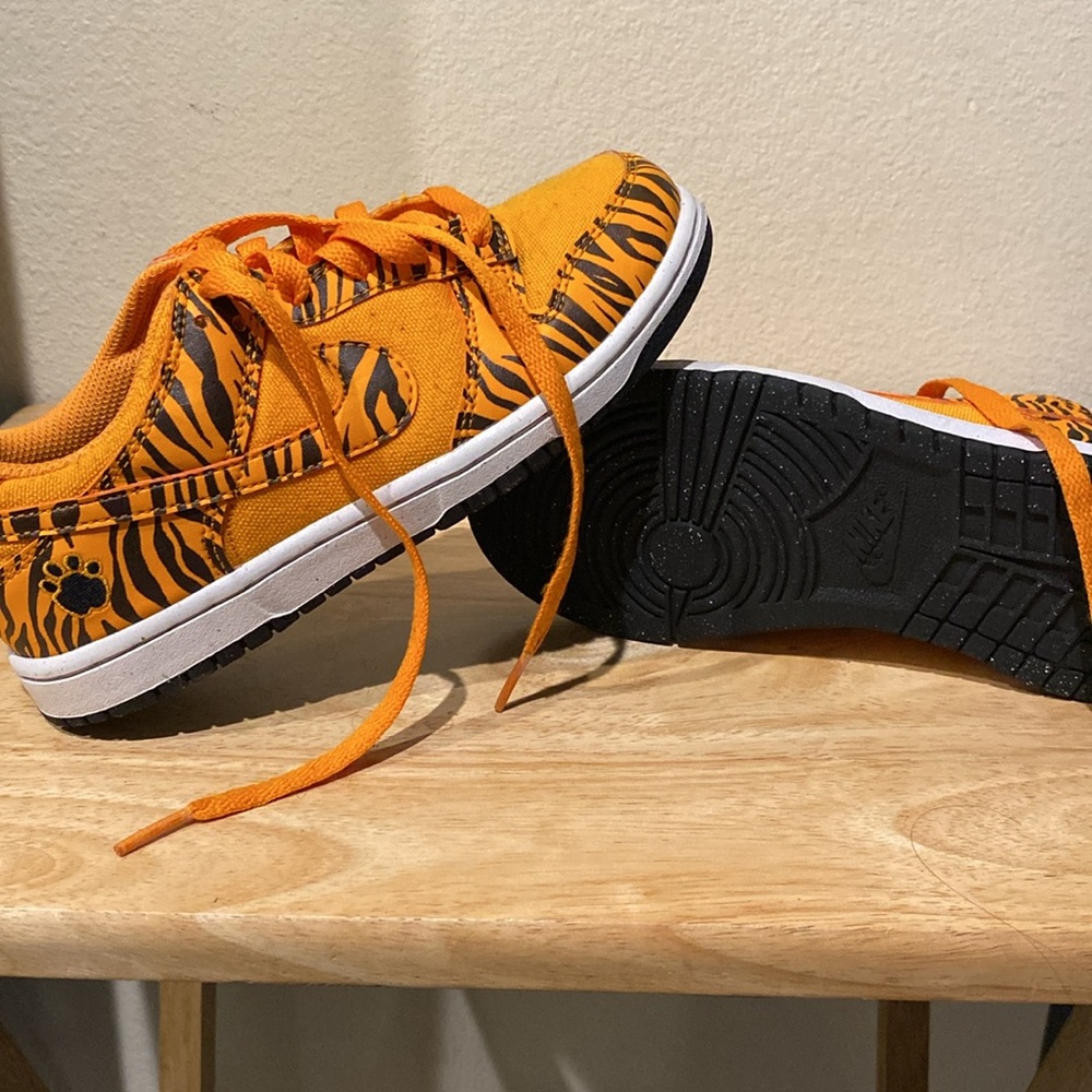 Tiger Nike dunks - Picture 3 of 3